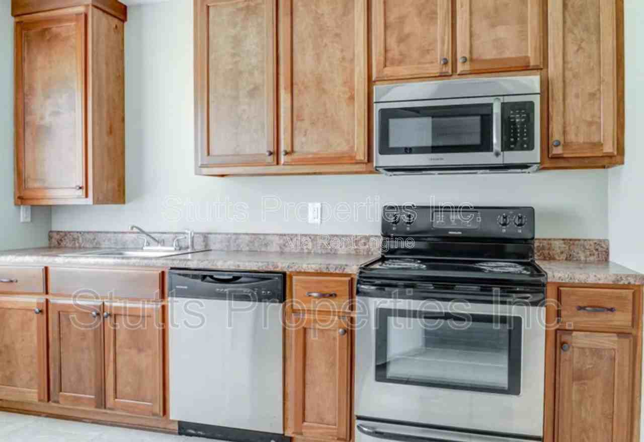 1246 Graham Ave #8 - Photo 2 of 12