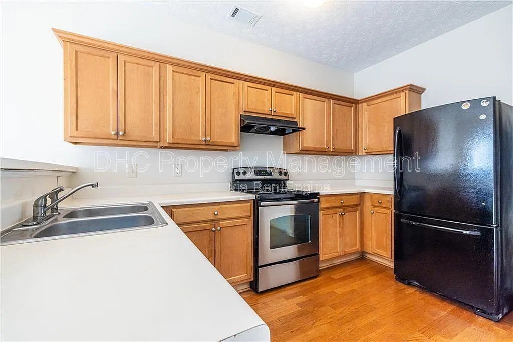 1476 Ashley Way - Photo 4 of 36