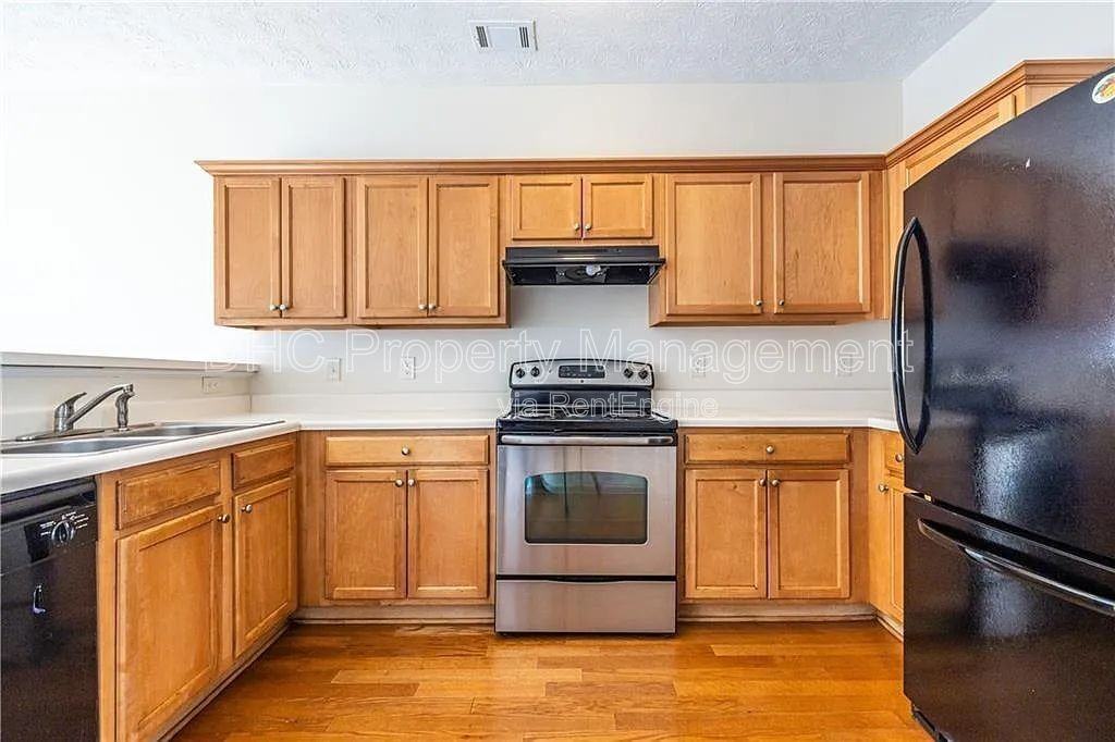 1476 Ashley Way - Photo 5 of 36