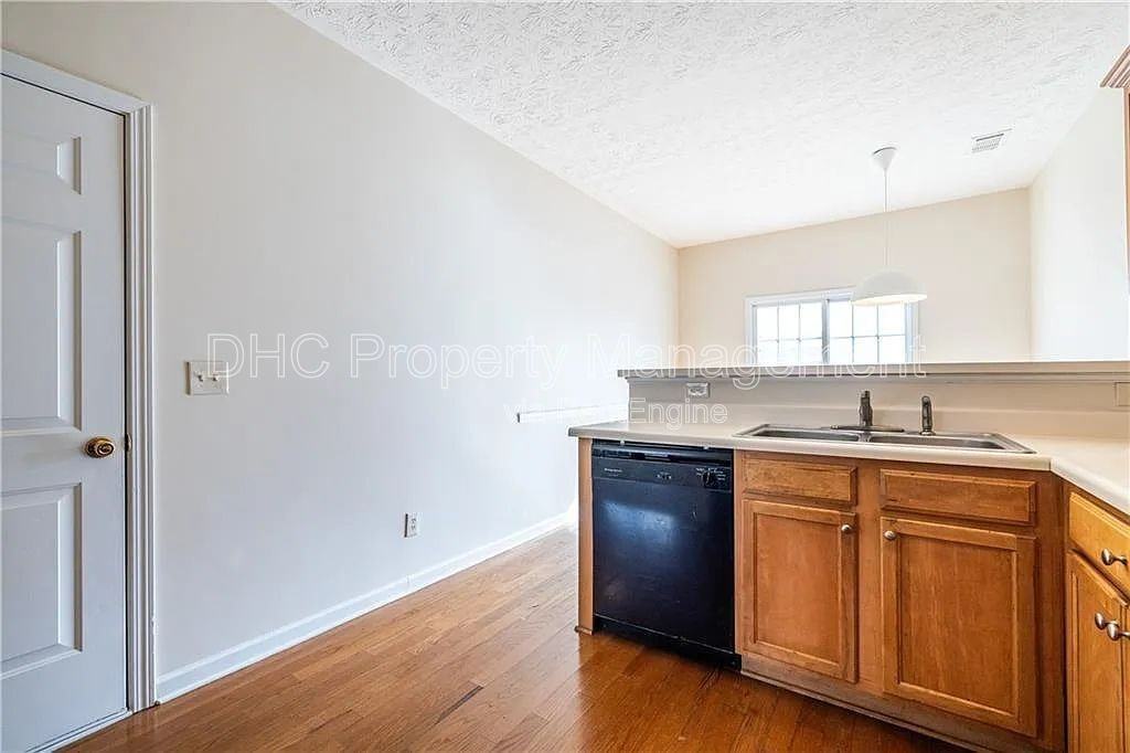 1476 Ashley Way - Photo 7 of 36