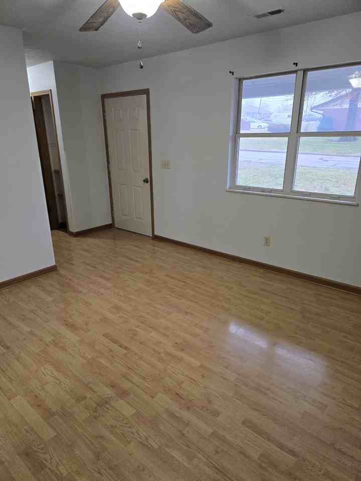 519 Green St - Photo 2 of 14