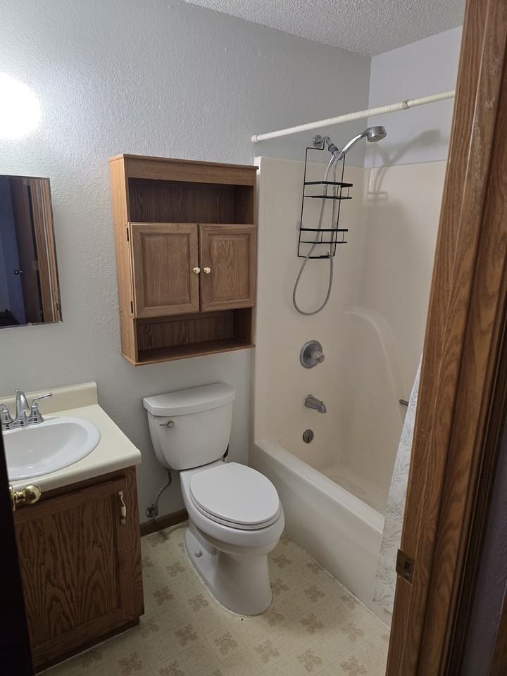 519 Green St - Photo 4 of 14