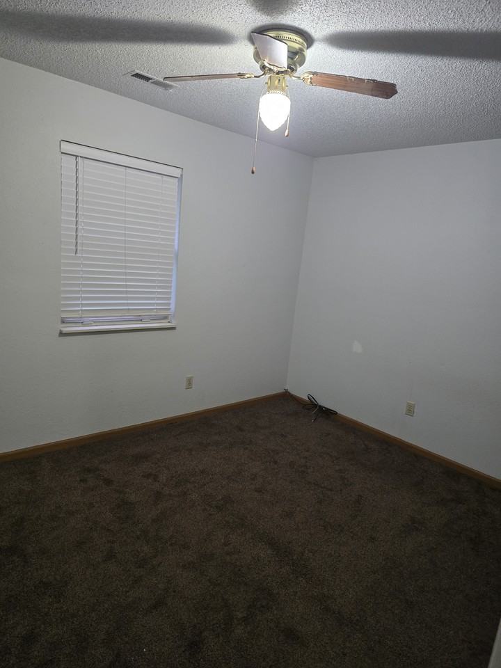 519 Green St - Photo 7 of 14