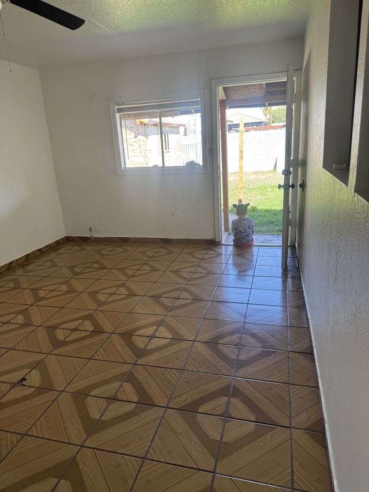 7602 W Whitton Ave #2 - Photo 2 of 8