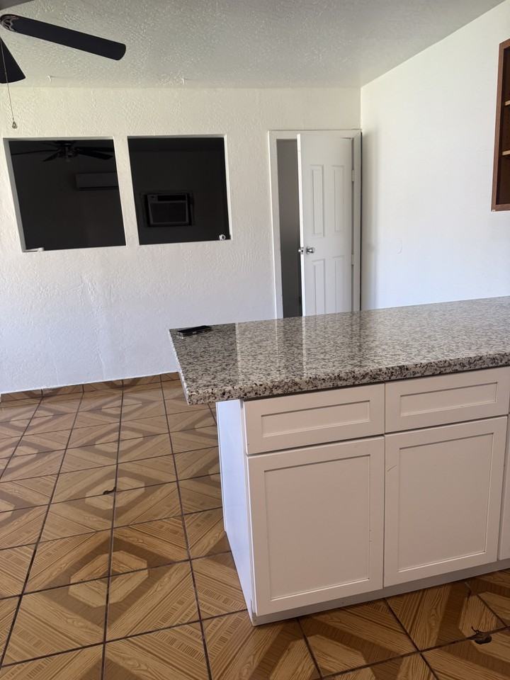 7602 W Whitton Ave #2 - Photo 5 of 8