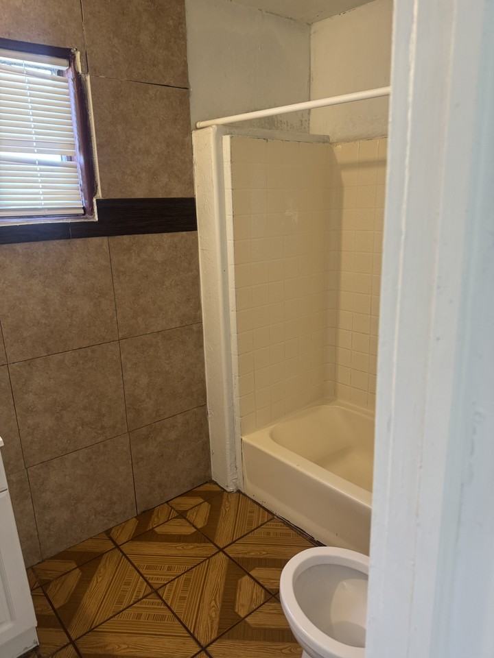 7602 W Whitton Ave #2 - Photo 7 of 8