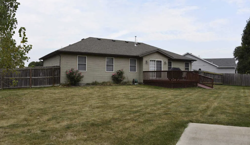 1800 Persimmon Ave - Photo 2 of 8