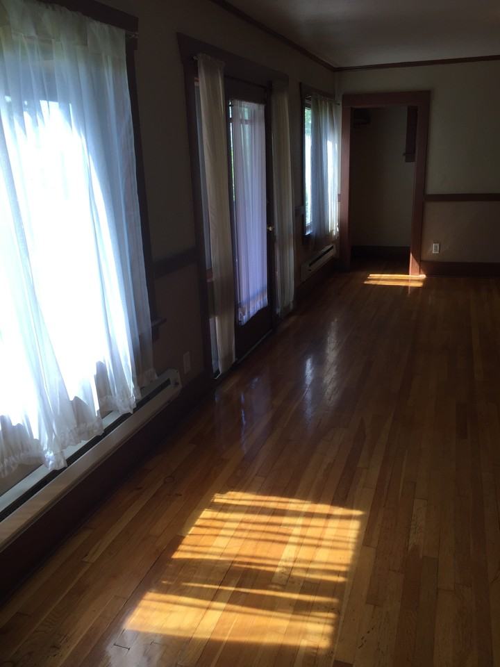 105 125th St E - Photo 3 of 10