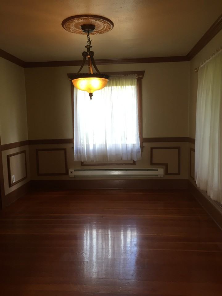 105 125th St E - Photo 4 of 10