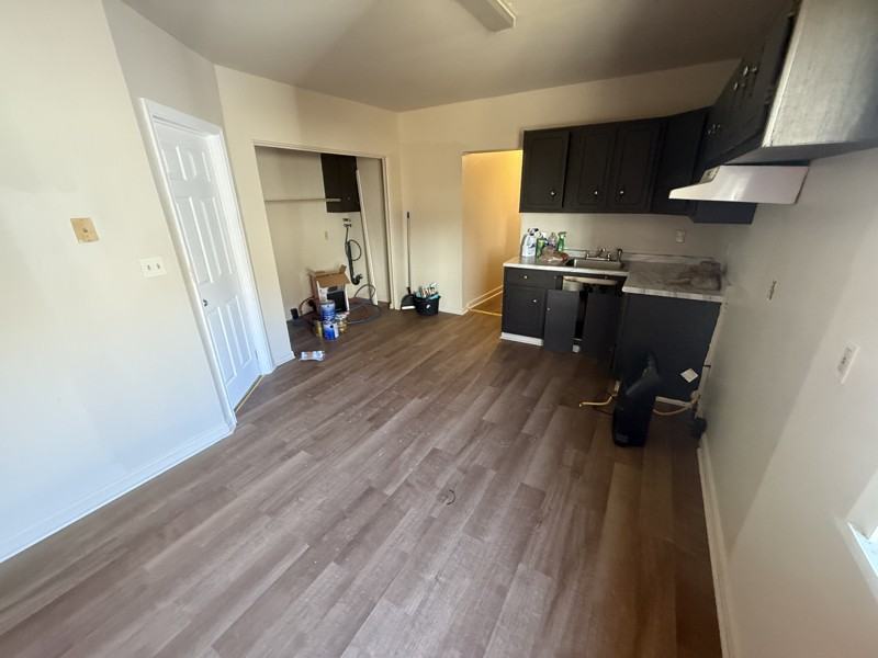 330 2nd St #B - Photo 4 of 10