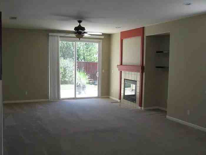 1091 Cabernet Ct - Photo 4 of 10