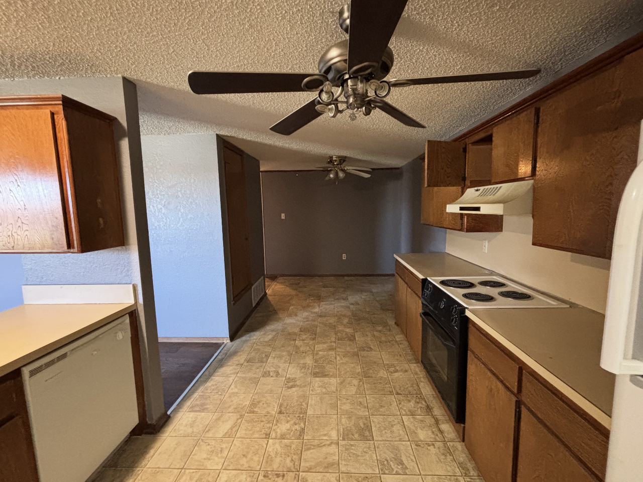 2508 Ne Dearborn Ave - Photo 4 of 10