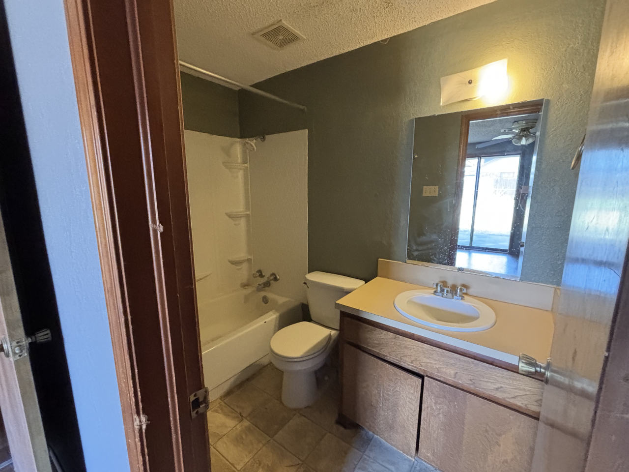 2508 Ne Dearborn Ave - Photo 6 of 10