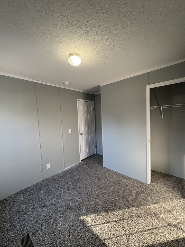 67 W Manor St - Photo 3 of 9