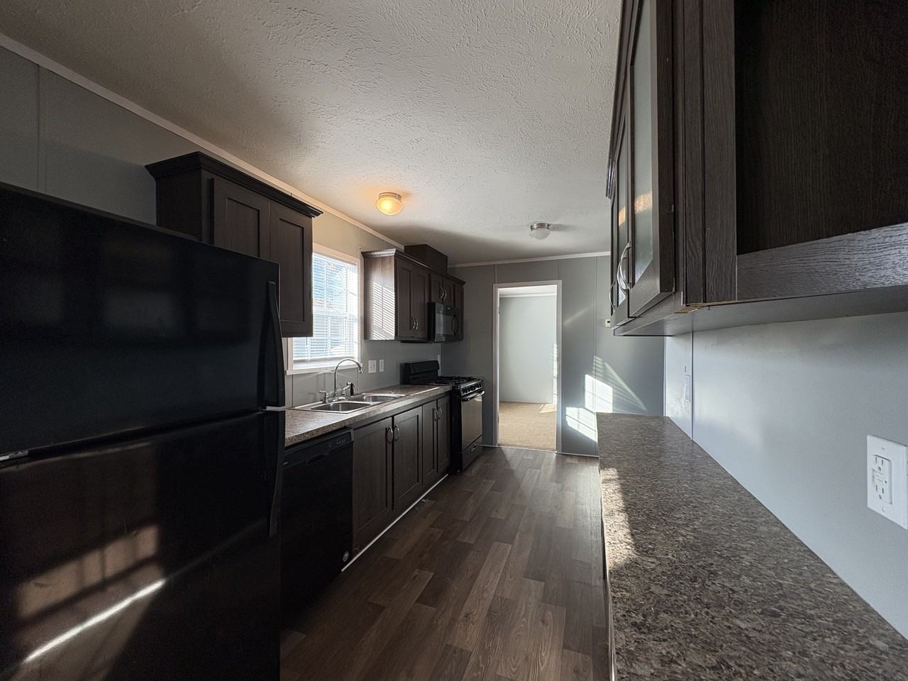 67 W Manor St - Photo 6 of 9