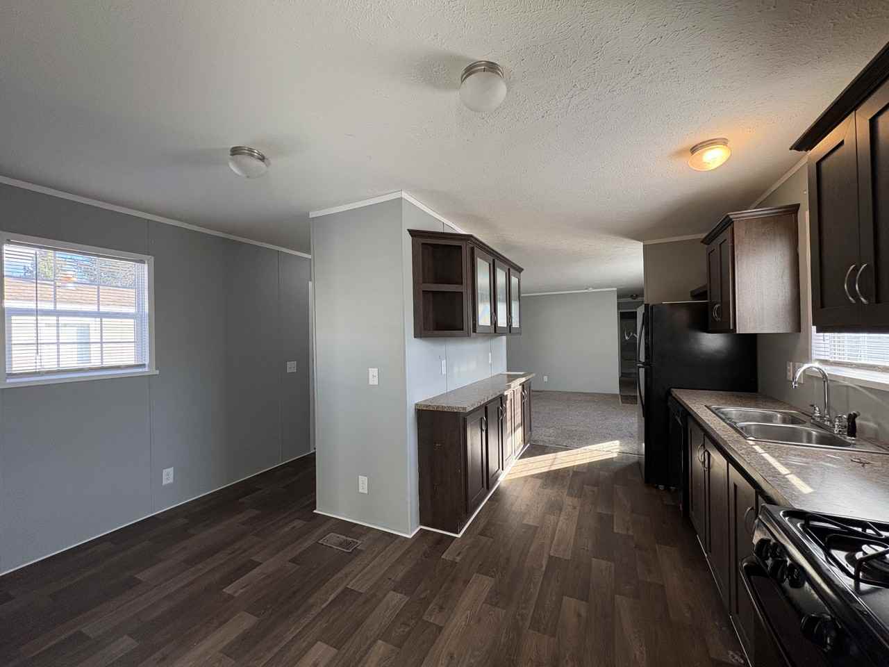 67 W Manor St - Photo 7 of 9