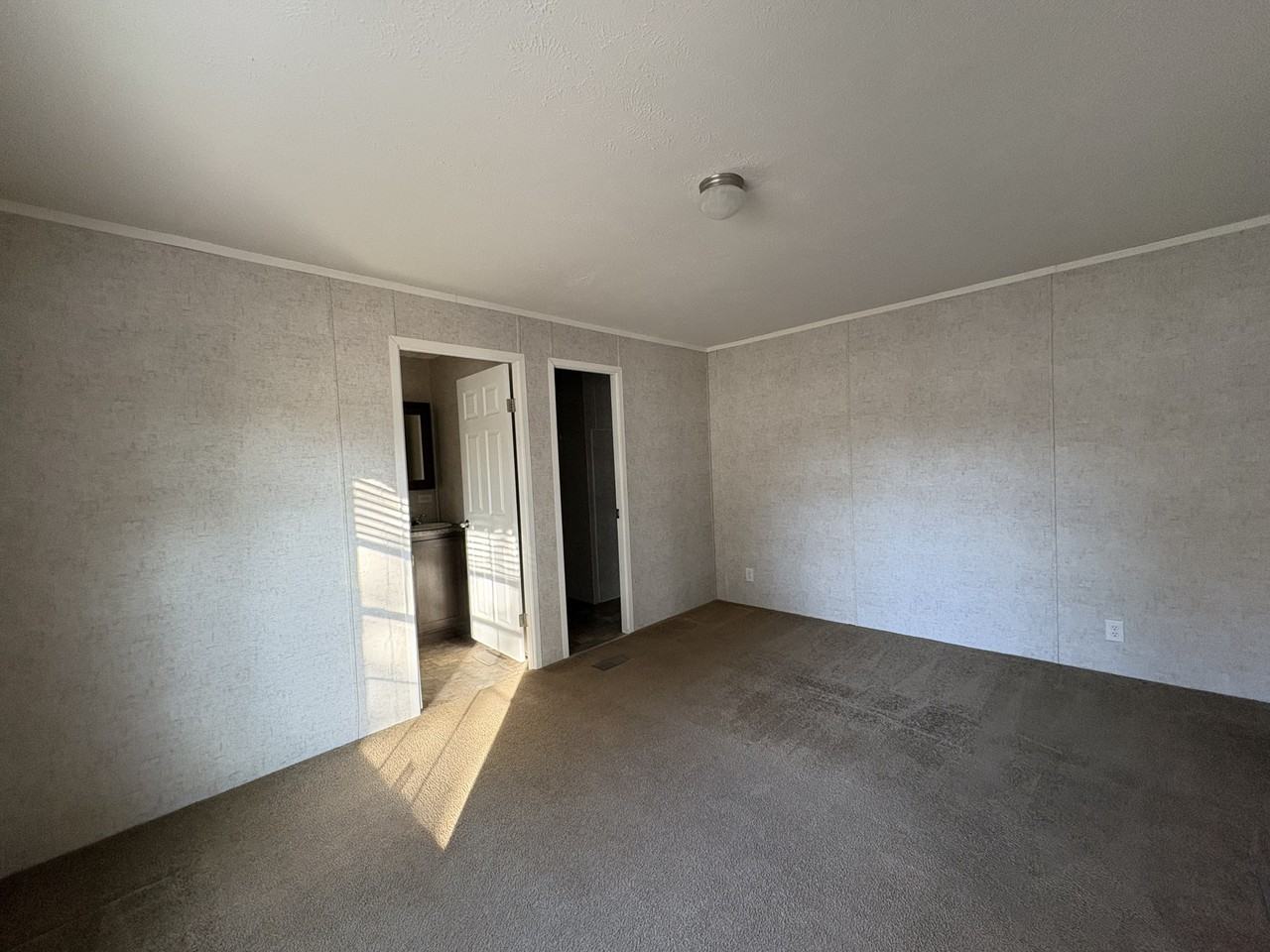 12 E Manor St - Photo 2 of 12