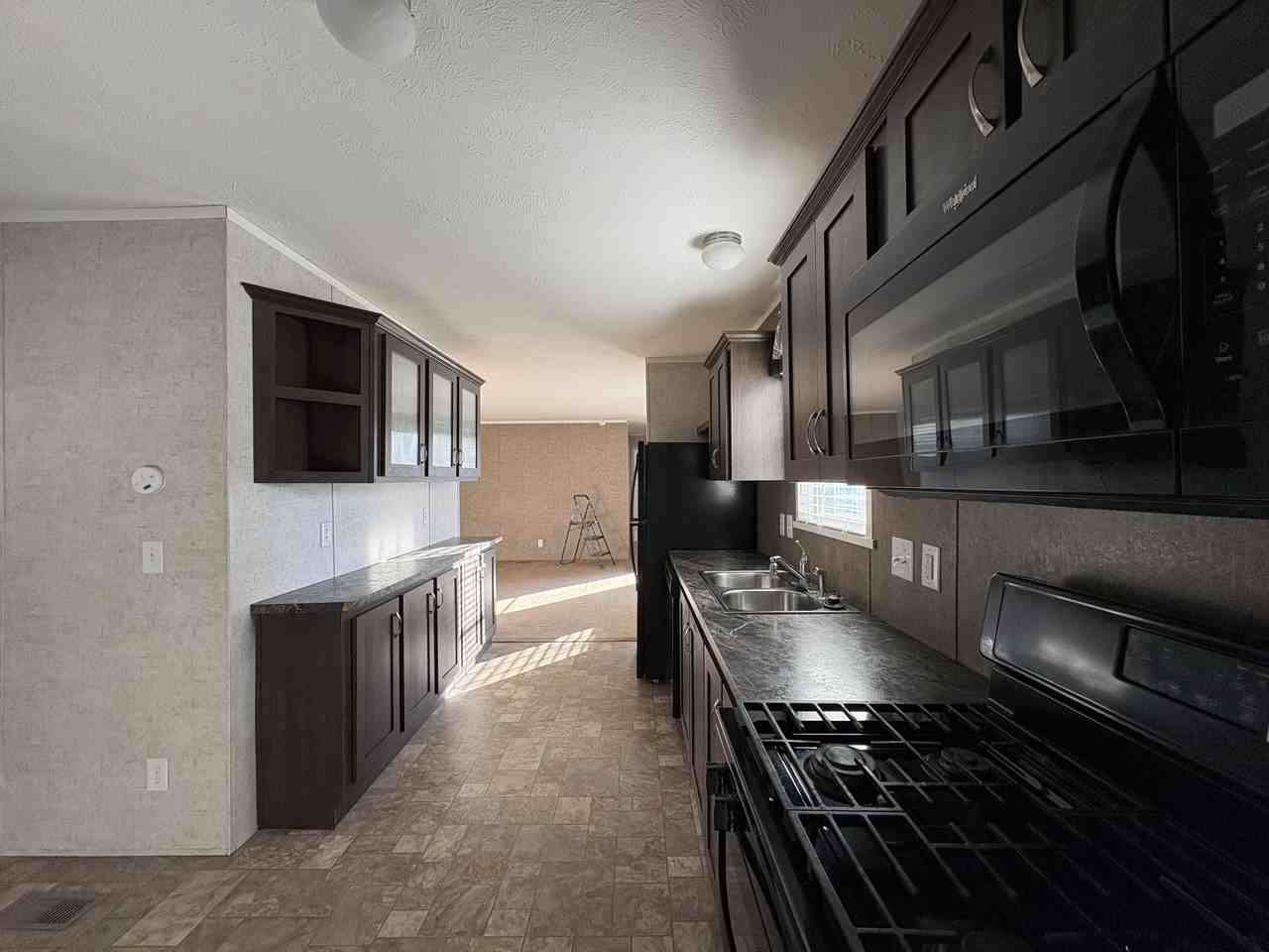 12 E Manor St - Photo 3 of 12