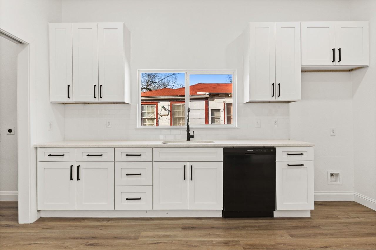 1279 Bonham St - Photo 4 of 14