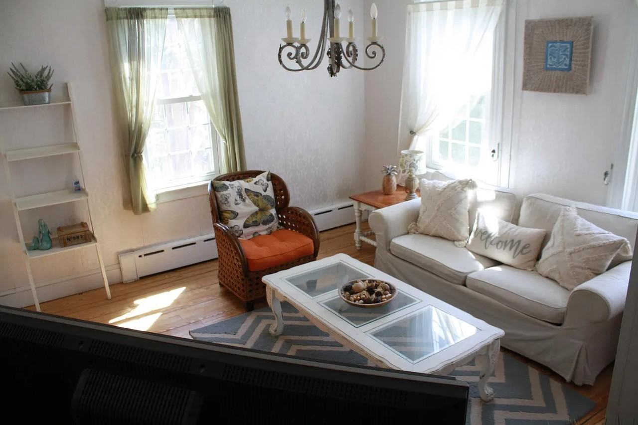 68W Narragansett Ave - Photo 2 of 13