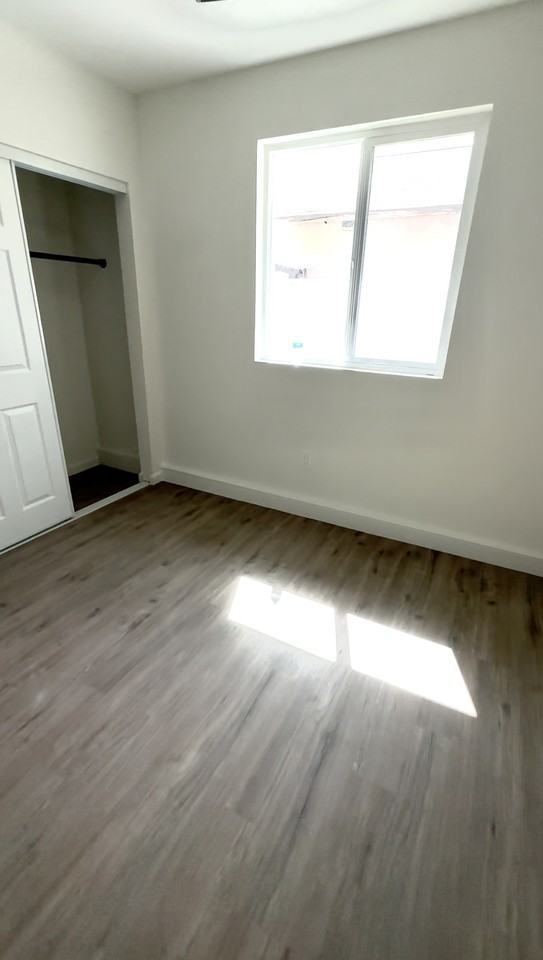 240 Adu - Photo 2 of 4