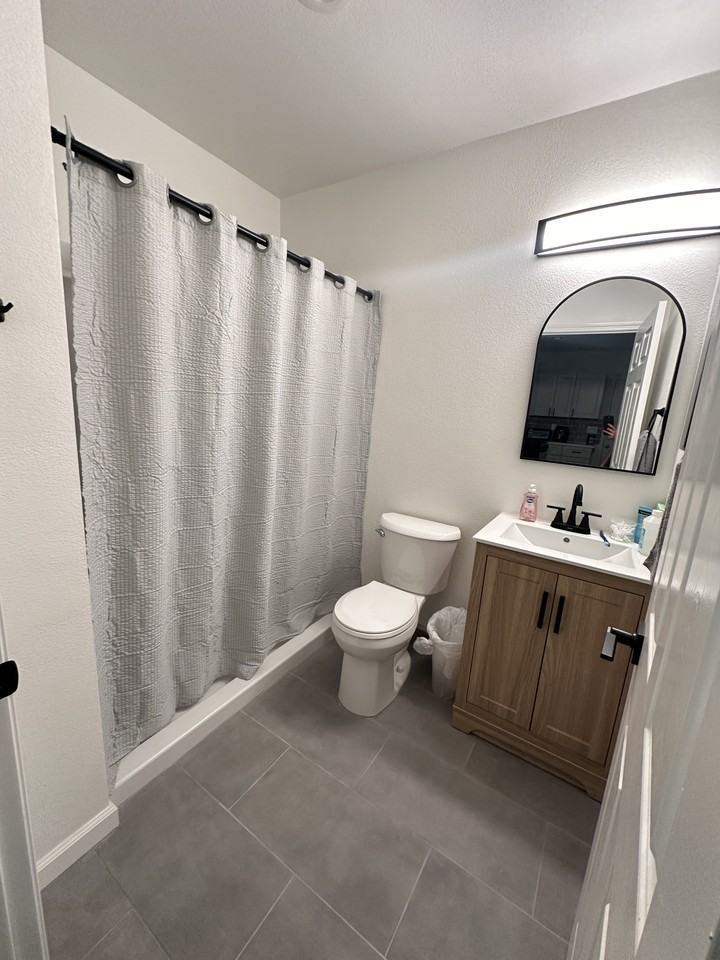 240 Adu - Photo 4 of 4