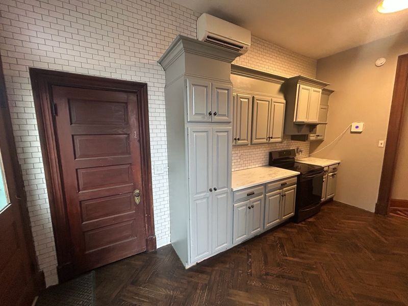 644 Dayton St #1 - Photo 4 of 16