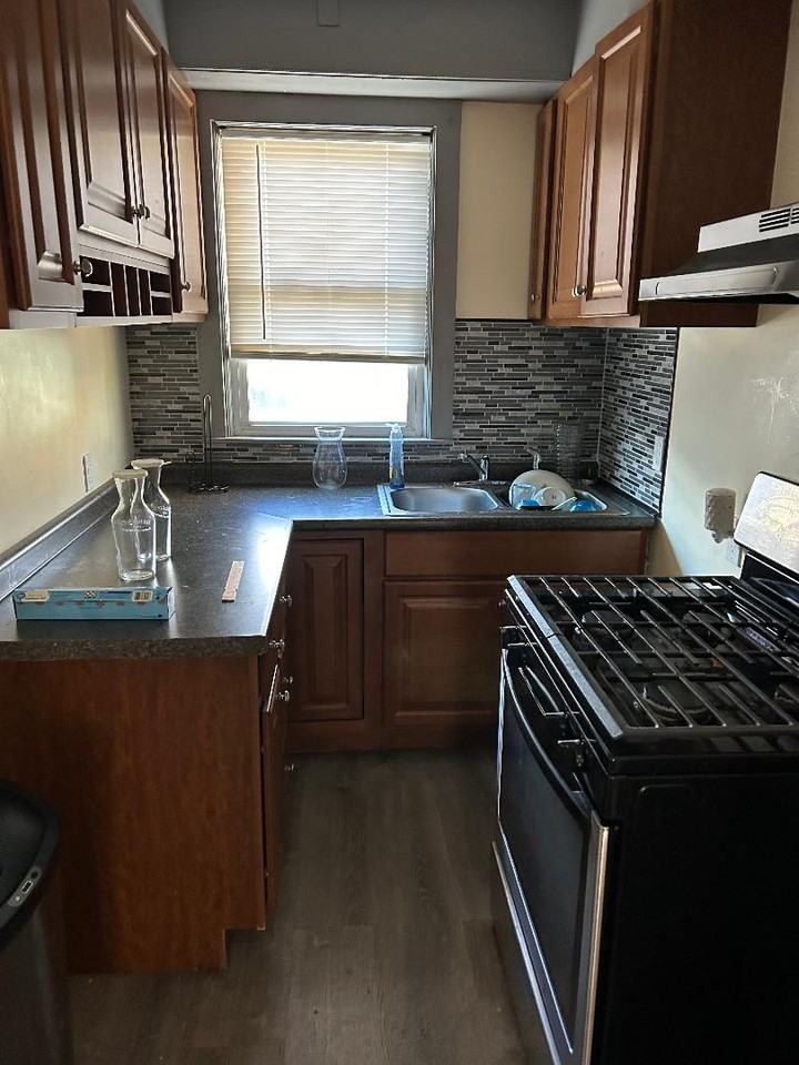 549 4th St #2-2ndFL - Photo 3 of 7