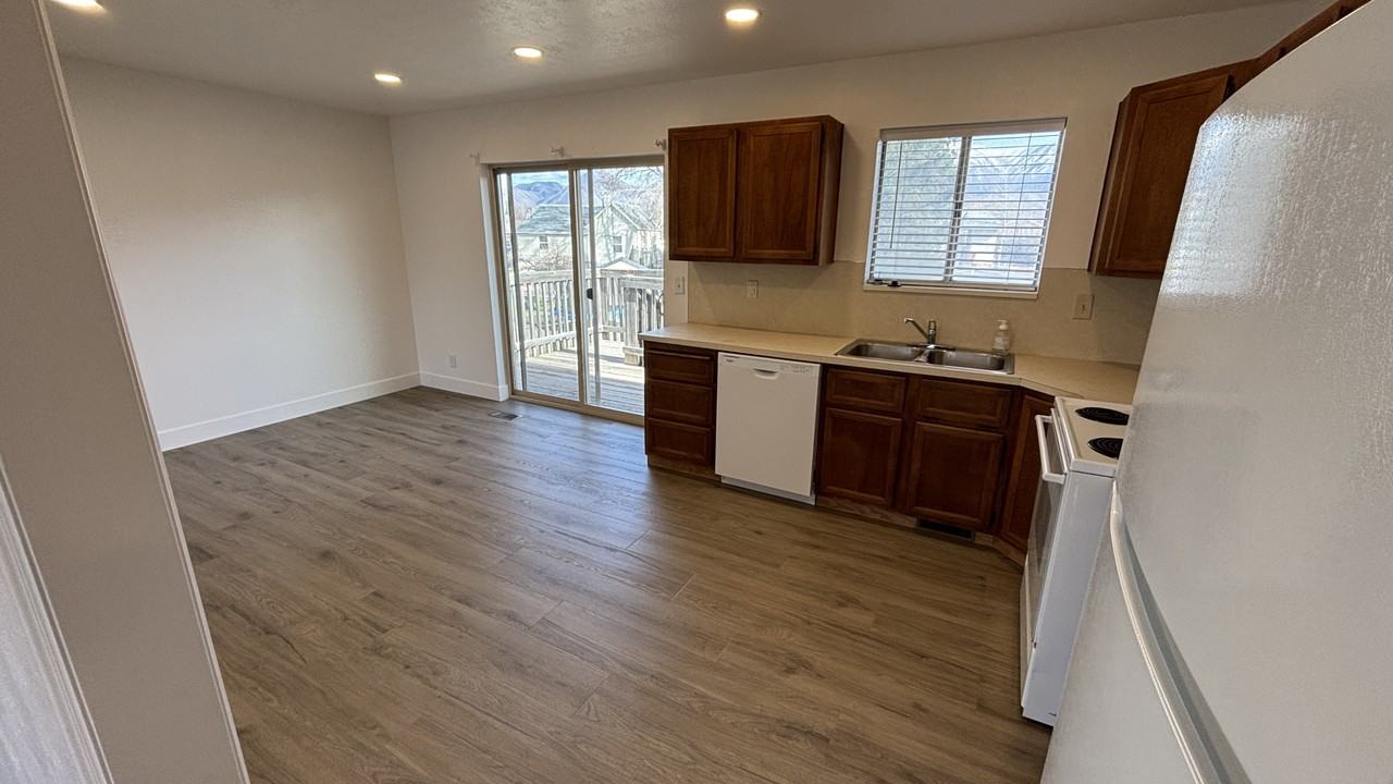 391 Sw - Photo 2 of 12