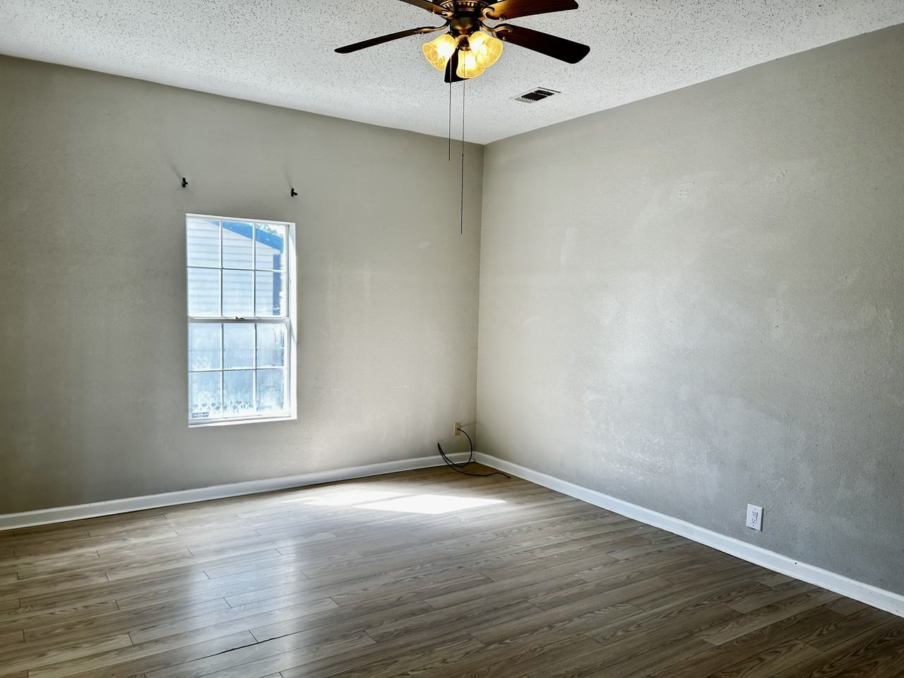 721 N Texas St - Photo 3 of 15