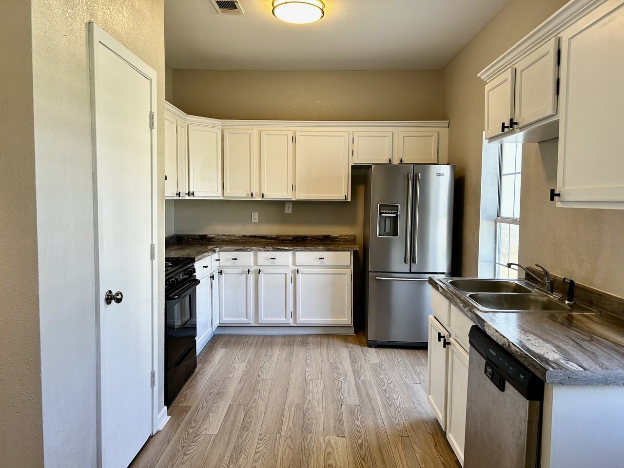 721 N Texas St - Photo 7 of 15