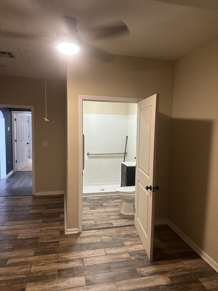 1640 Poland Ave - Photo 3 of 15