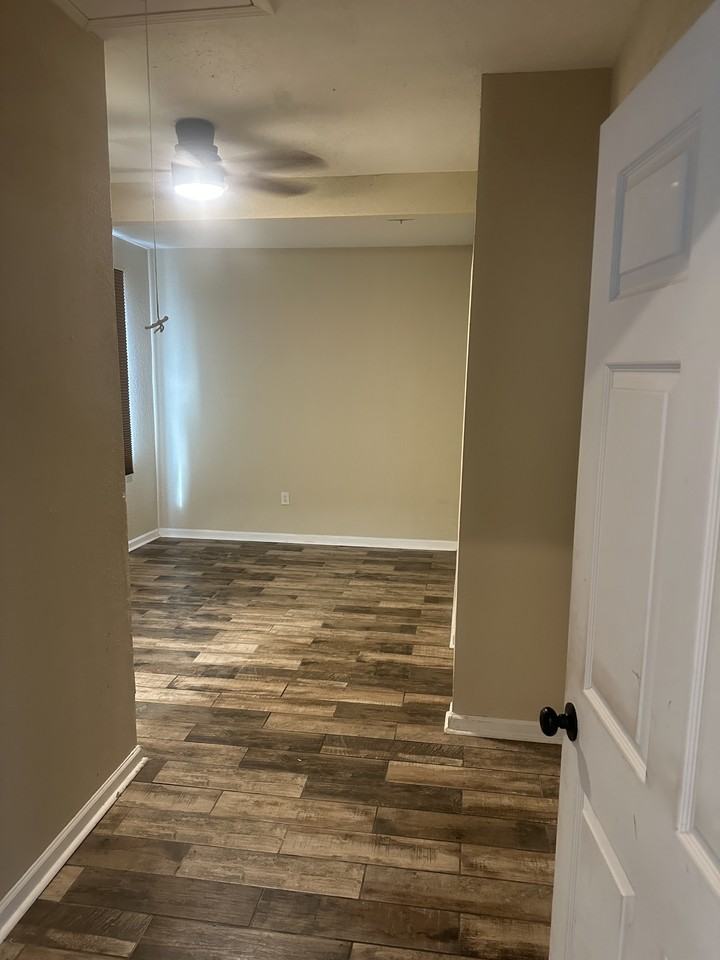 1640 Poland Ave - Photo 4 of 15