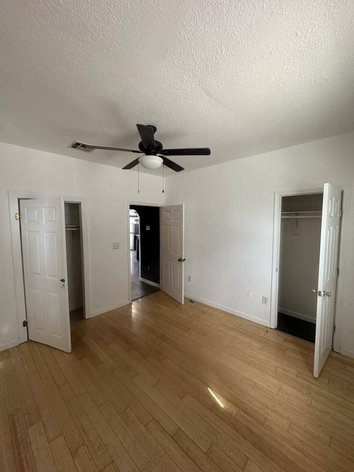 1640 Poland Ave - Photo 5 of 15