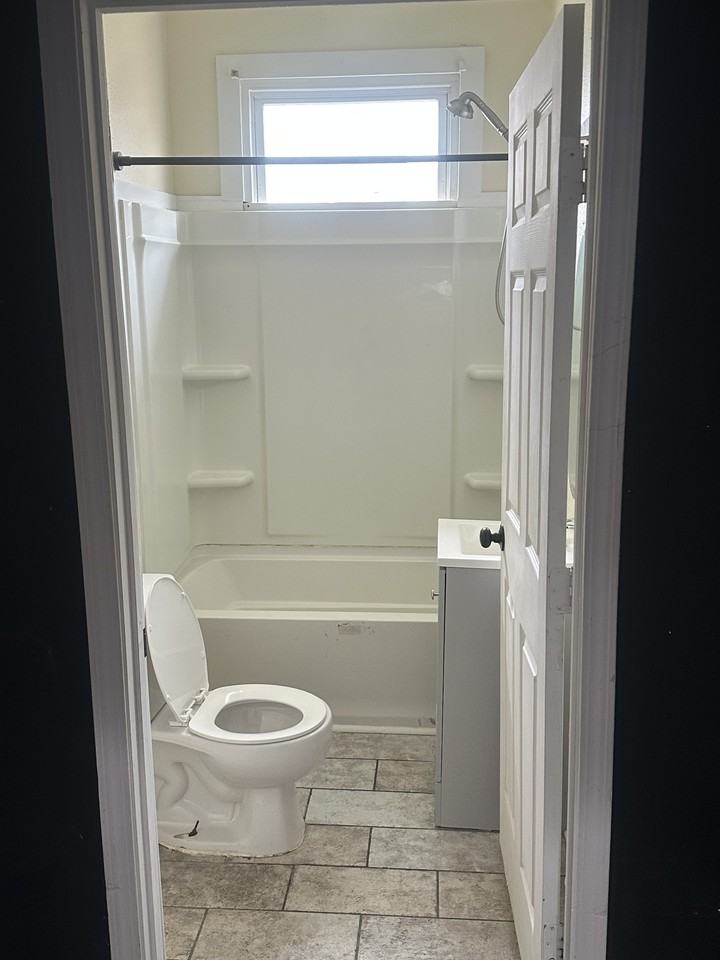 1640 Poland Ave - Photo 6 of 15