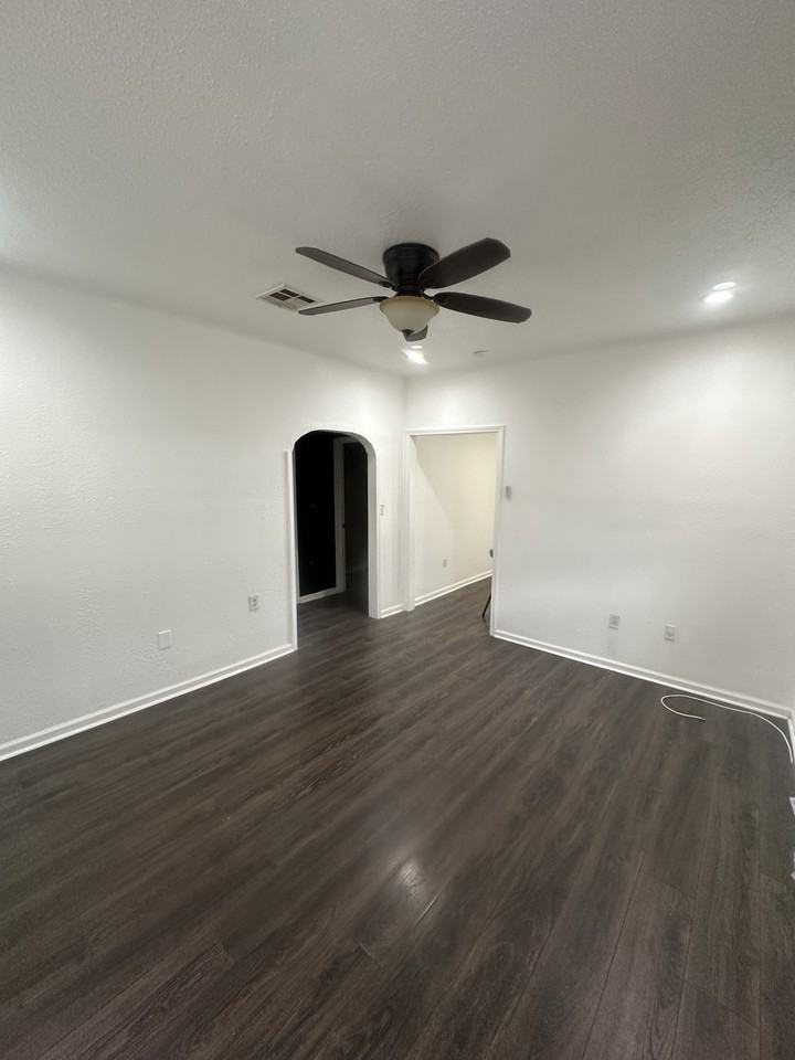 1640 Poland Ave - Photo 7 of 15