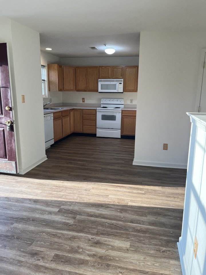 211 Prairie Ct - Photo 4 of 9