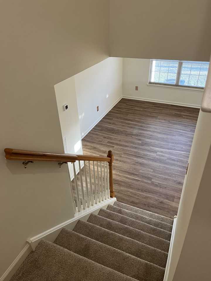 211 Prairie Ct - Photo 5 of 9