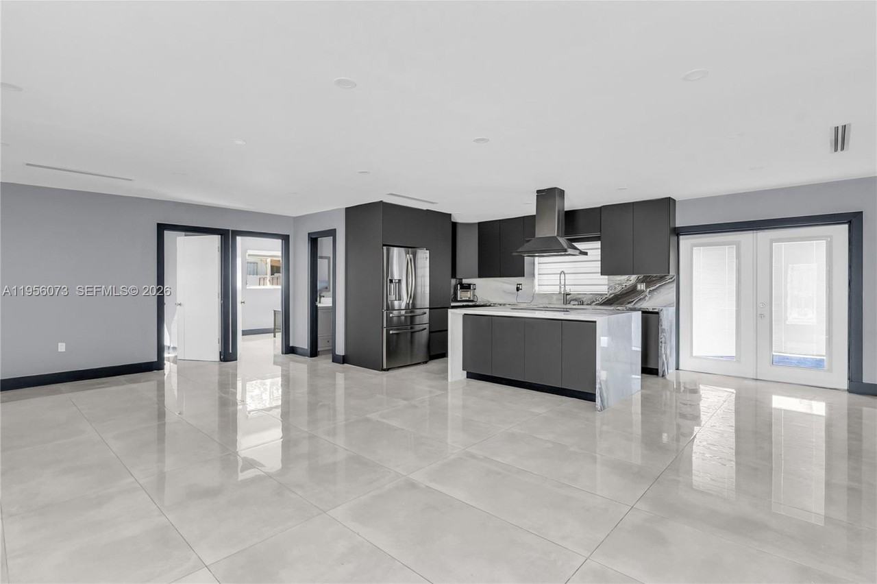 500 Swpway - Photo 5 of 17