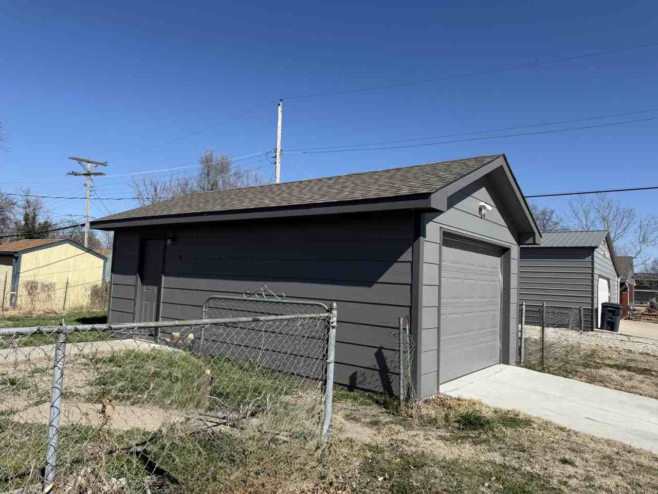 2256 S Bonn Ave - Photo 3 of 12