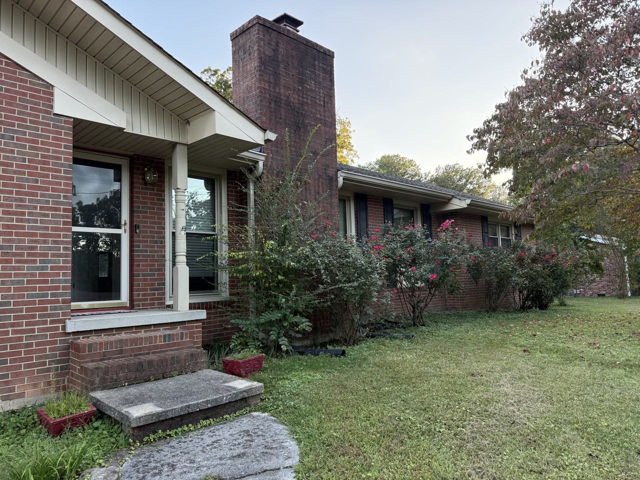 212 White Oak St - Photo 2 of 19