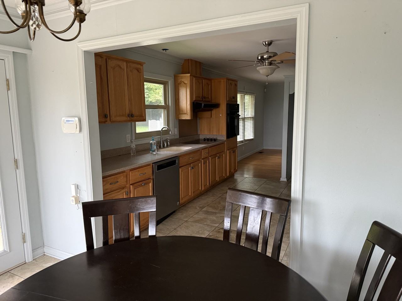 212 White Oak St - Photo 7 of 19