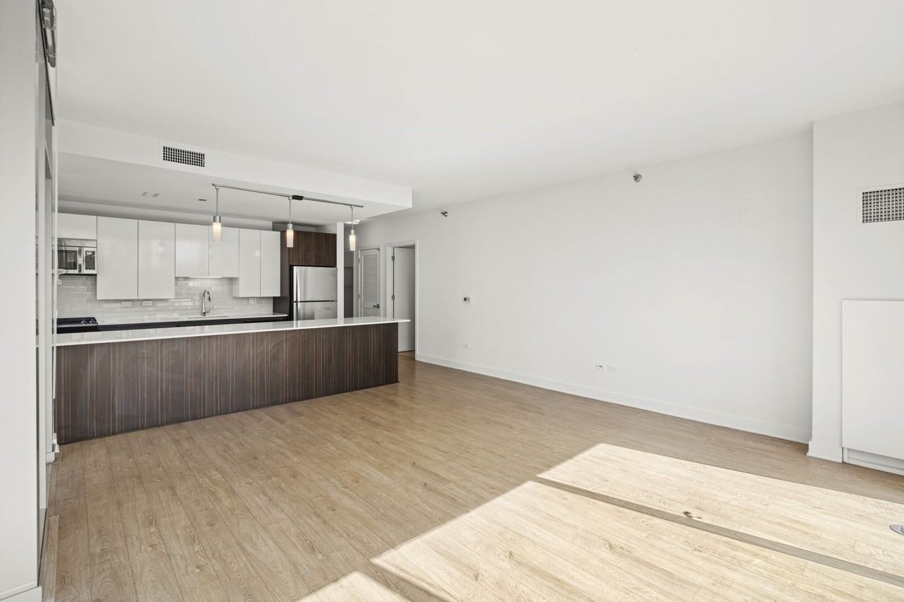 221 N Garland Ct - Photo 5 of 15