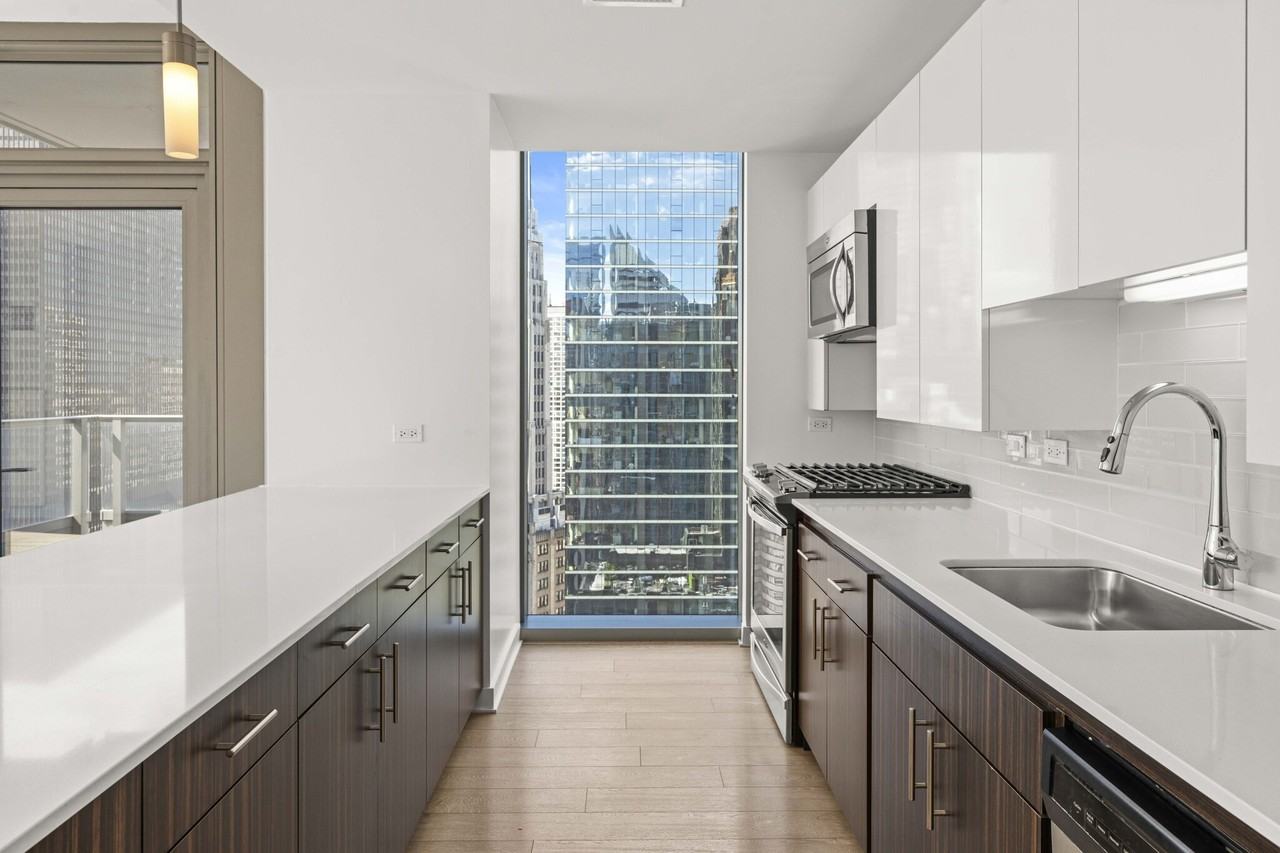 221 N Garland Ct - Photo 6 of 15