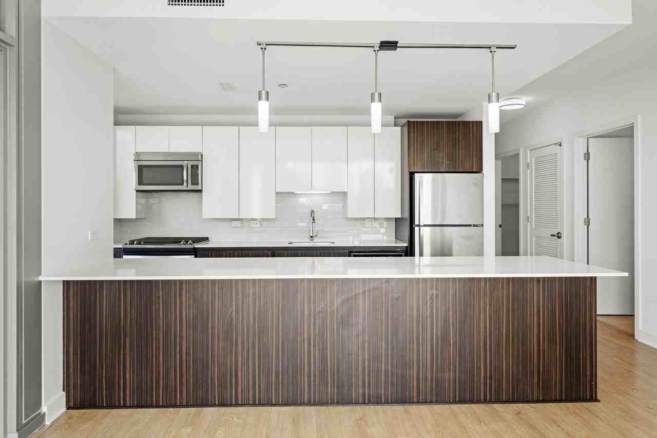 221 N Garland Ct - Photo 7 of 15