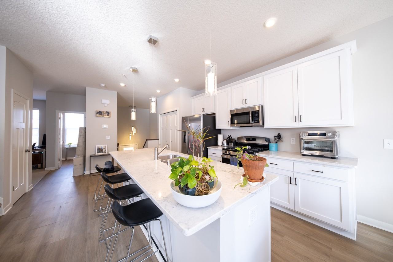 2209 Gateway Curv #1 - Photo 5 of 33