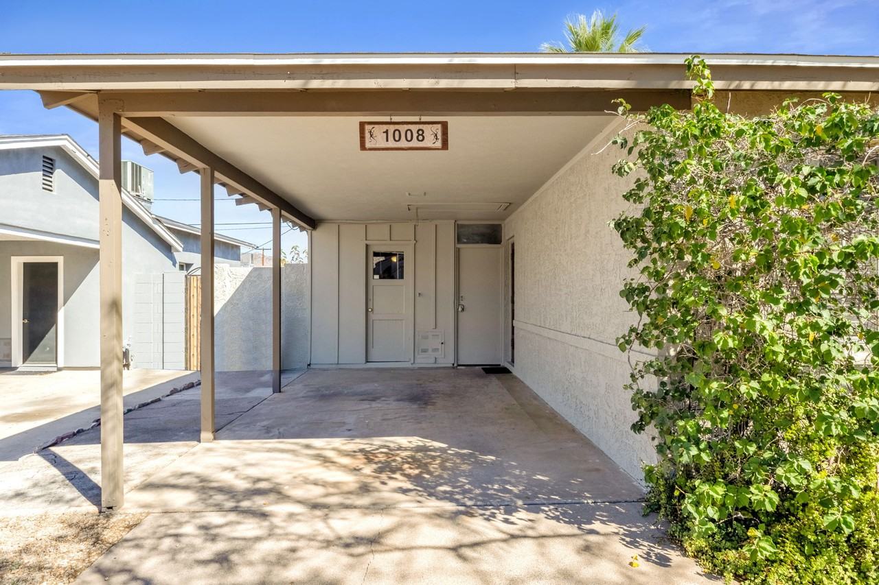 1008 E Griswold Rd #1 - Photo 3 of 35