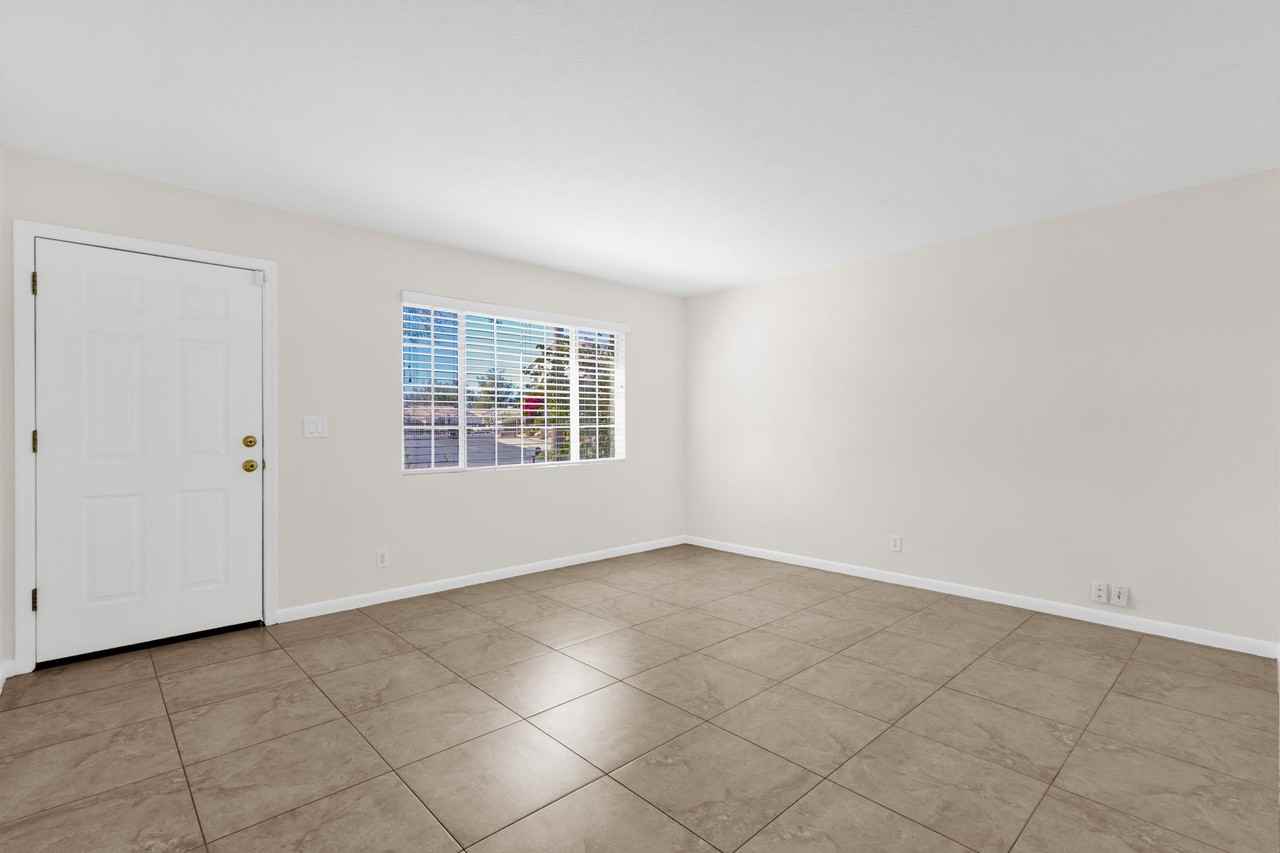 1008 E Griswold Rd #1 - Photo 6 of 35