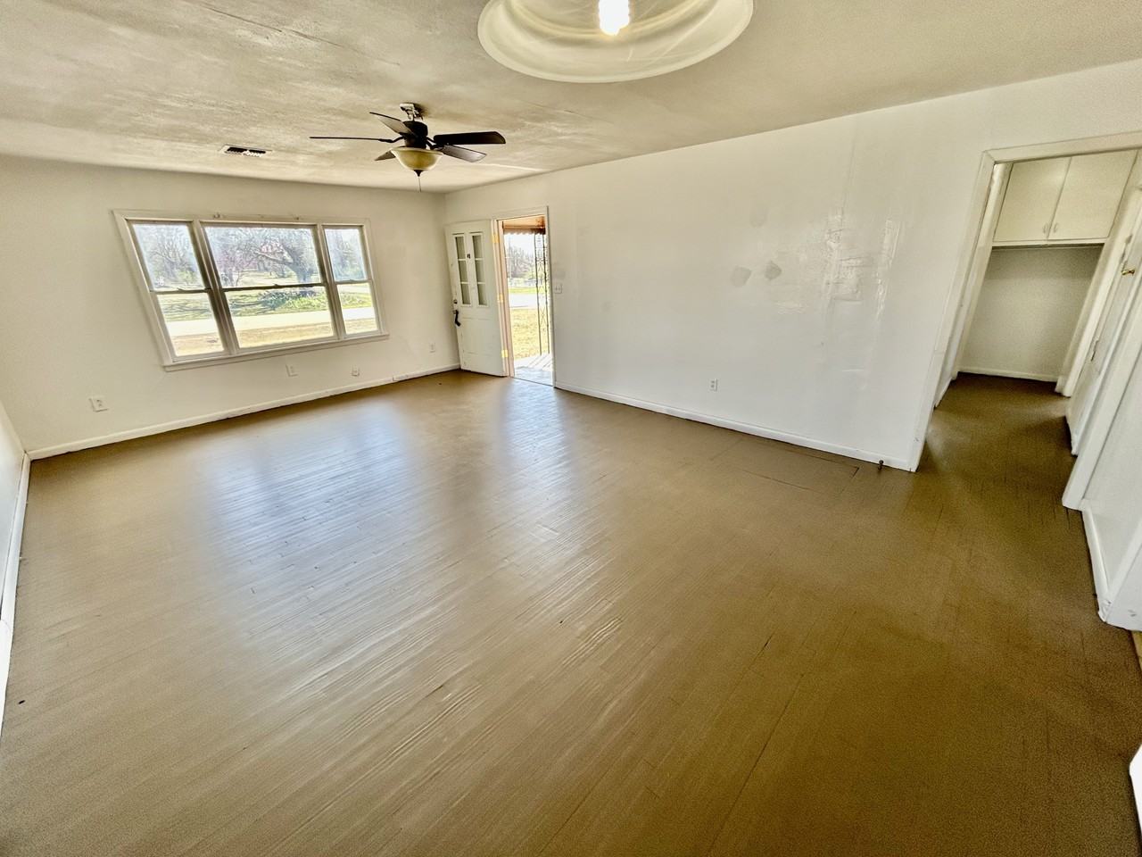 300 E Main St #1 - Photo 3 of 10