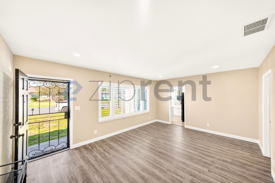 4029 Olive St - Photo 7 of 26